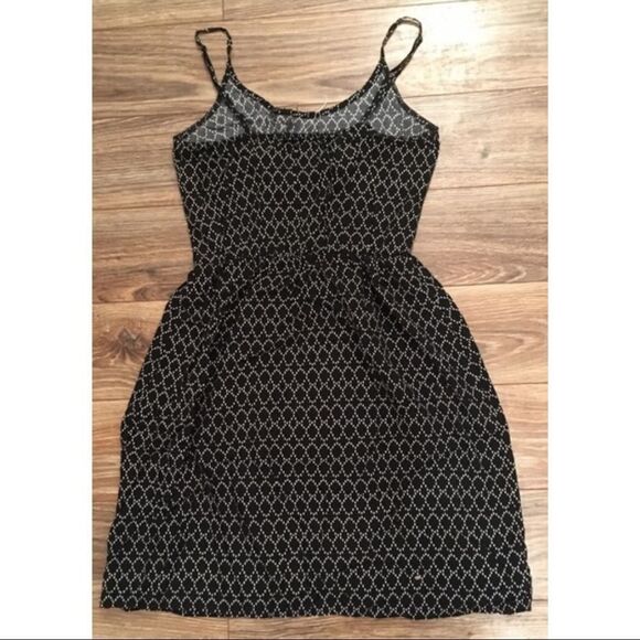 ✨ Old Navy black and white Strap dress✨ - Picture 3 of 4